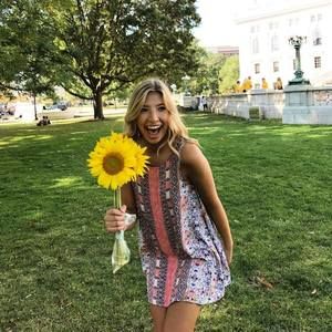 Meet your Posher, Ella